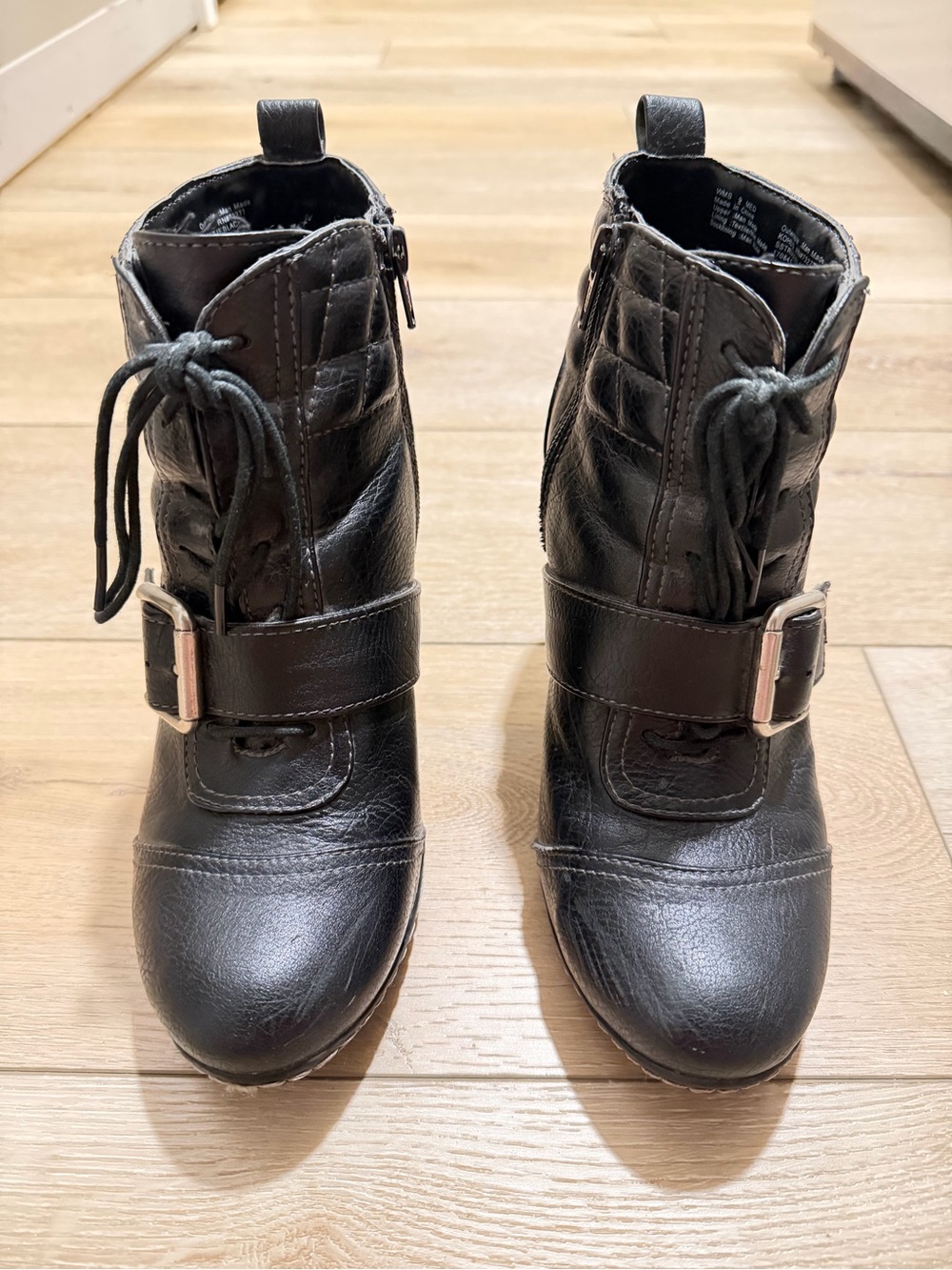 Women's Black Lace-Up Buckle Ankle Booties
Side Zip Block Heel Size 9 Medium